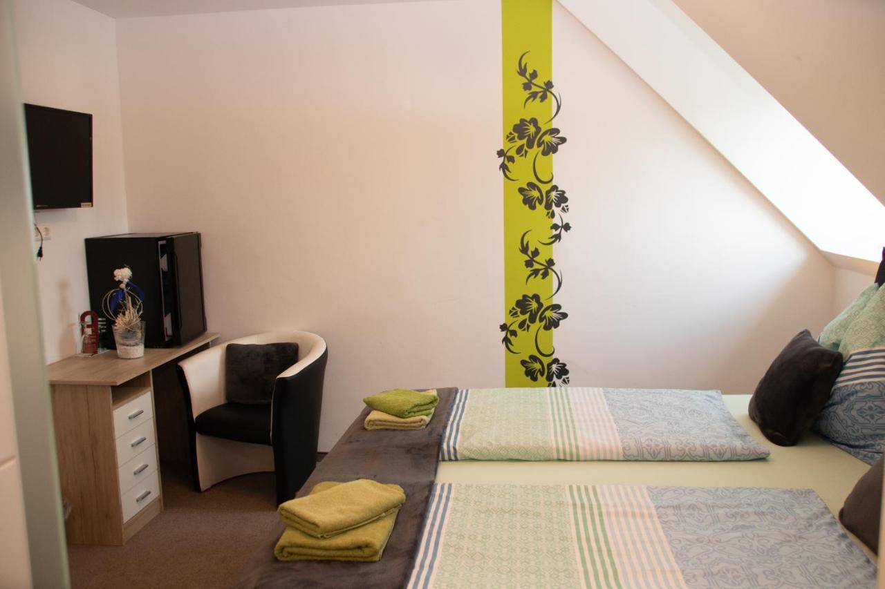 Die Schlafstube - Bed & Breakfast Zeltweg Ngoại thất bức ảnh