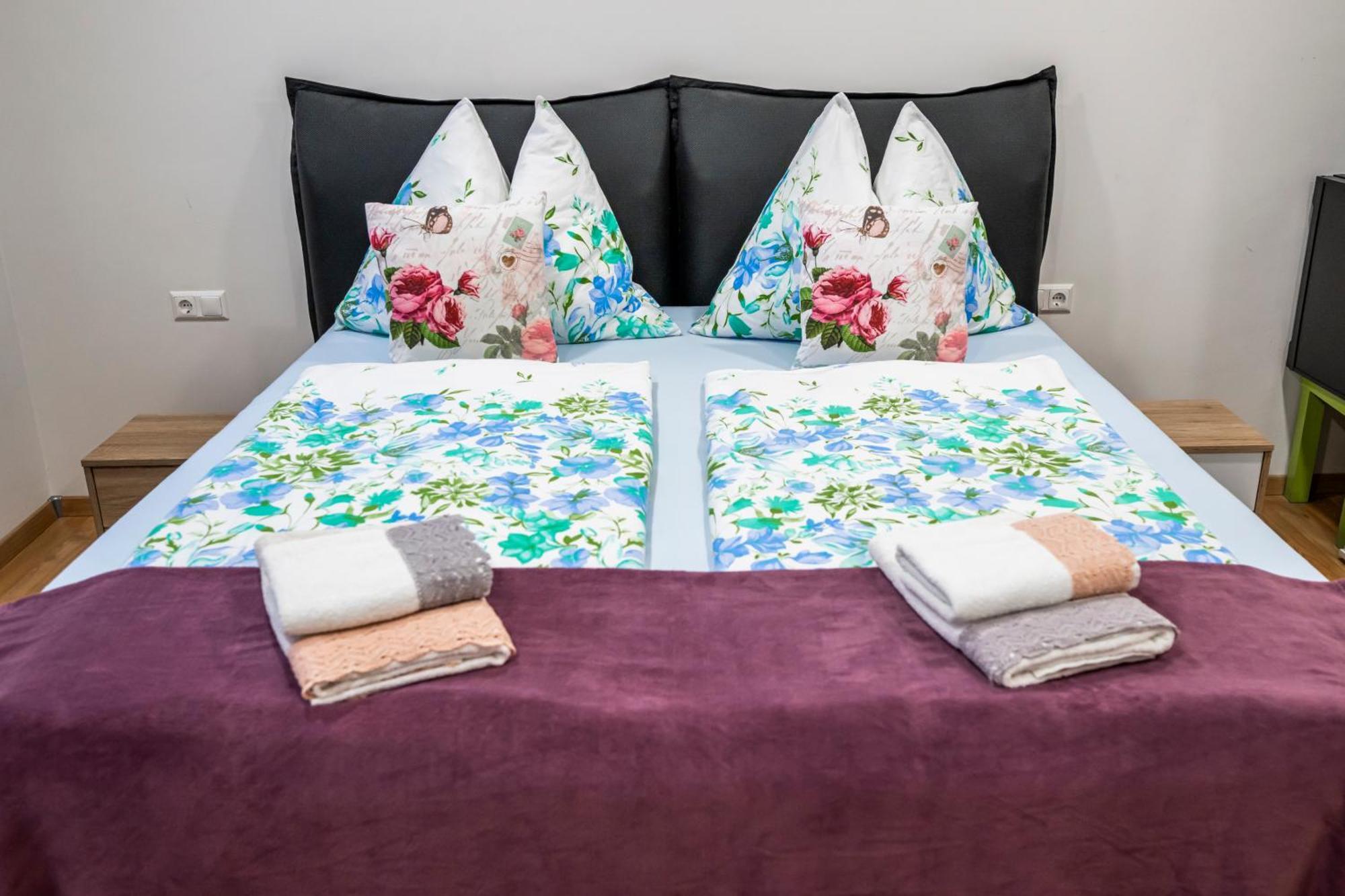 Die Schlafstube - Bed & Breakfast Zeltweg Ngoại thất bức ảnh