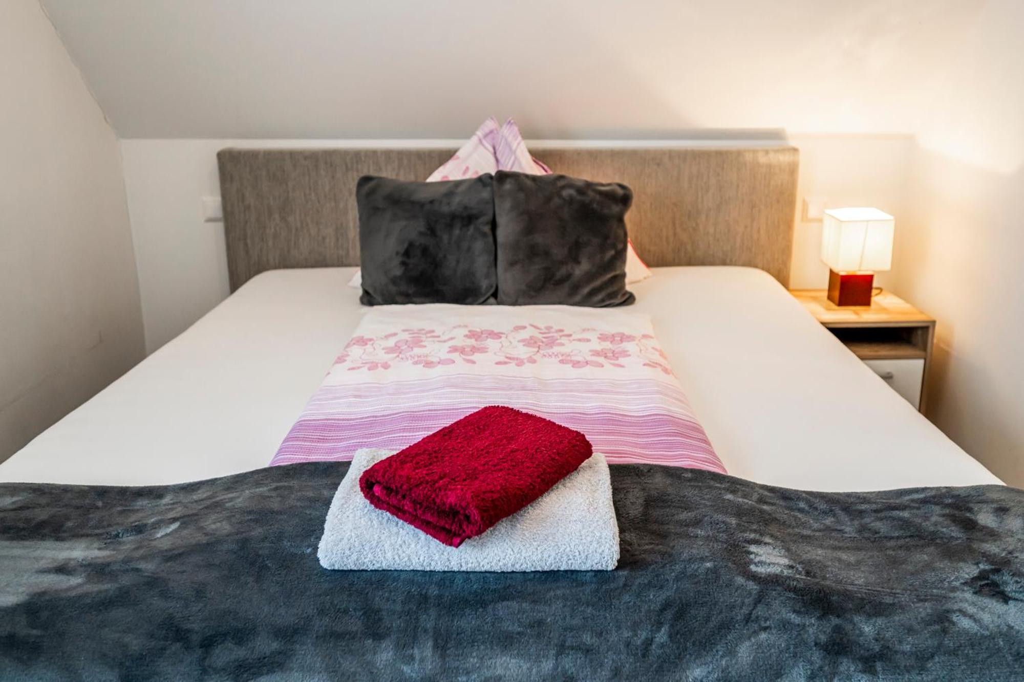 Die Schlafstube - Bed & Breakfast Zeltweg Ngoại thất bức ảnh