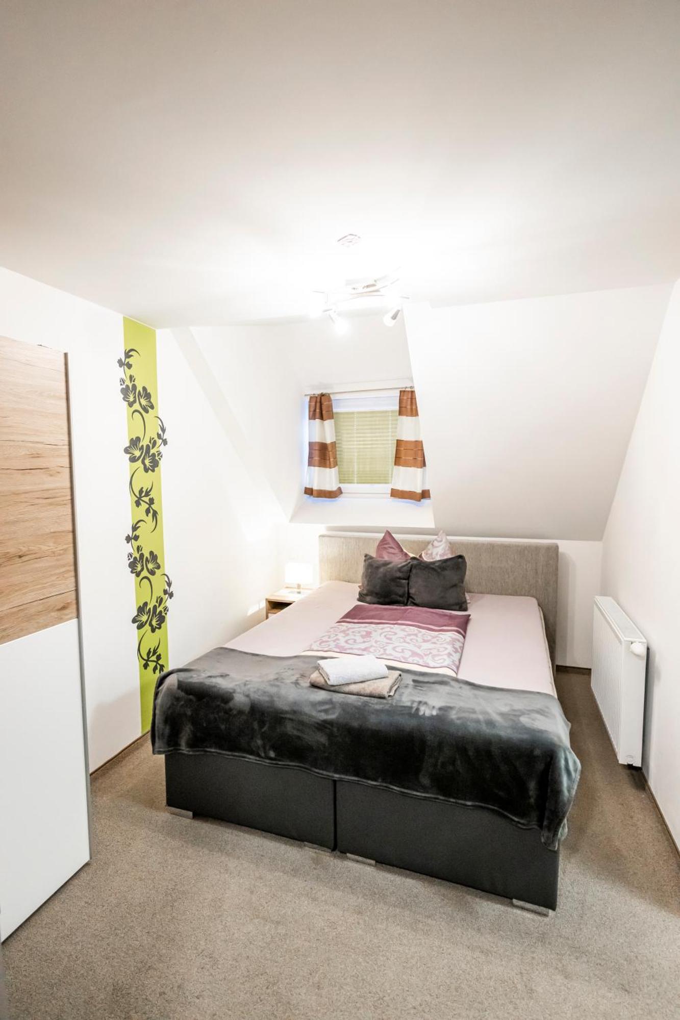 Die Schlafstube - Bed & Breakfast Zeltweg Ngoại thất bức ảnh