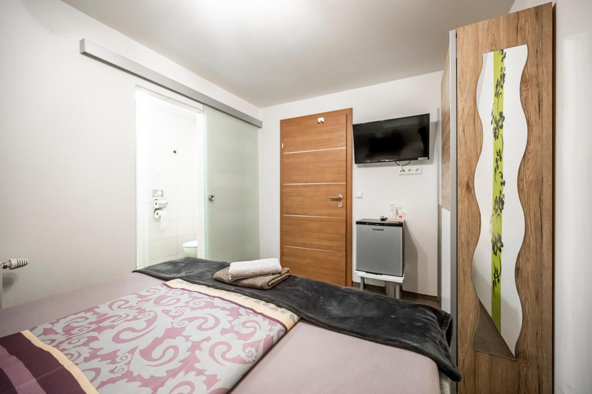 Die Schlafstube - Bed & Breakfast Zeltweg Ngoại thất bức ảnh