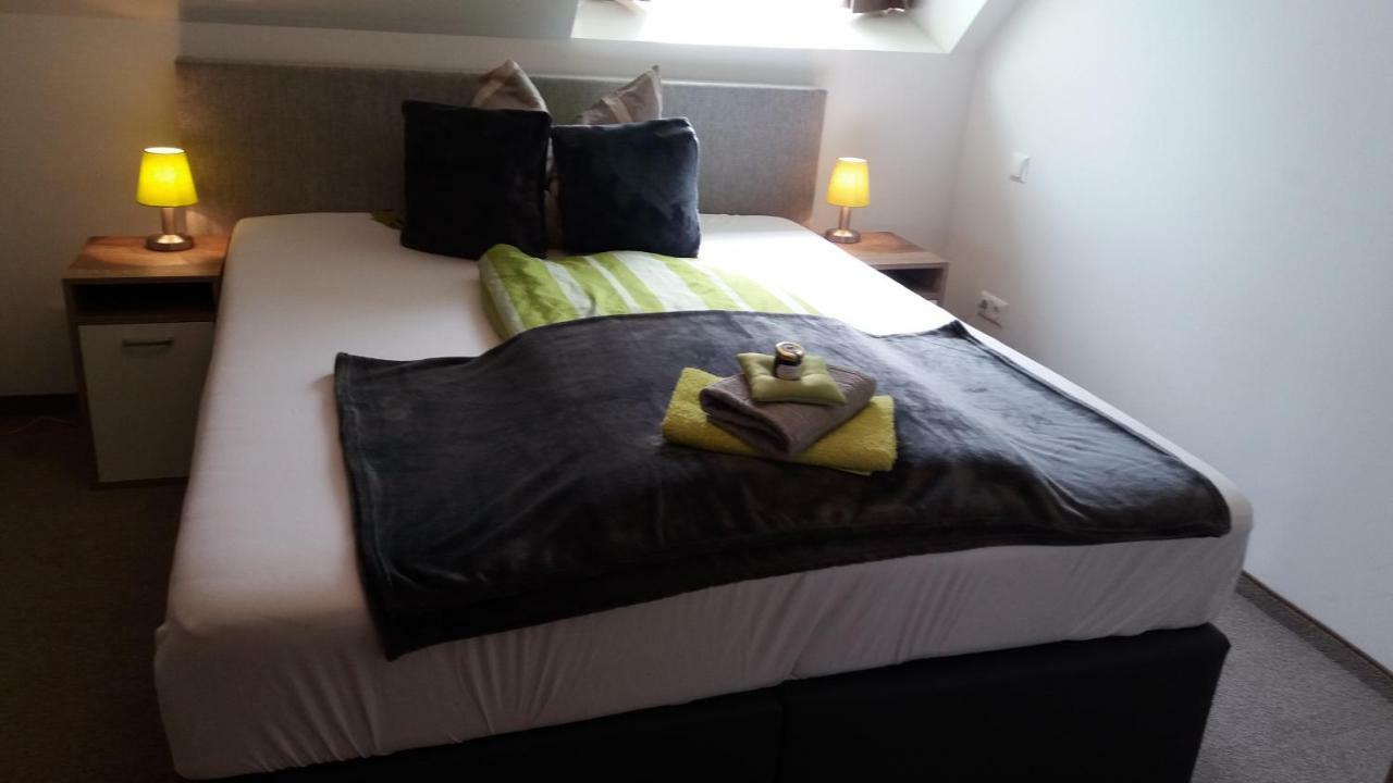 Die Schlafstube - Bed & Breakfast Zeltweg Ngoại thất bức ảnh